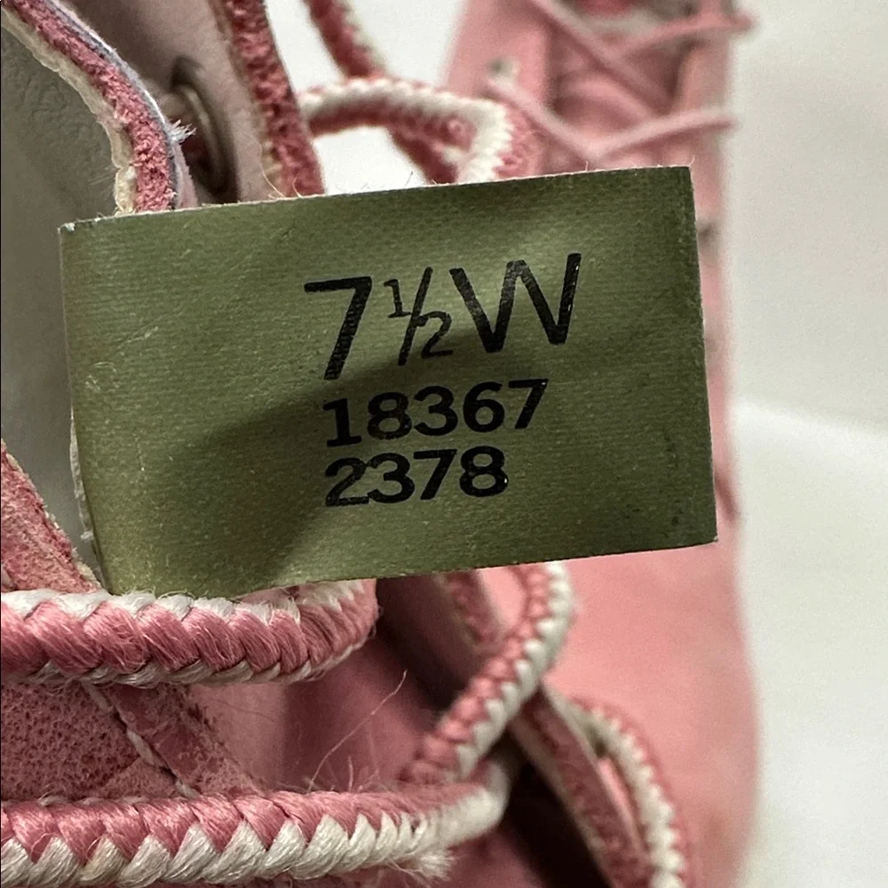 Timberland Women's Lace-Up Pink Chukka Boots - Picture 6 of 7